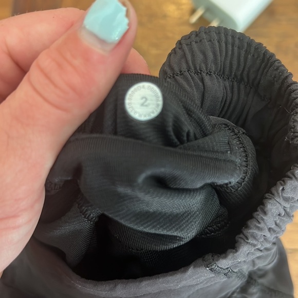 BC lululemon hotty hot shorts. Size 2 - Picture 3 of 3